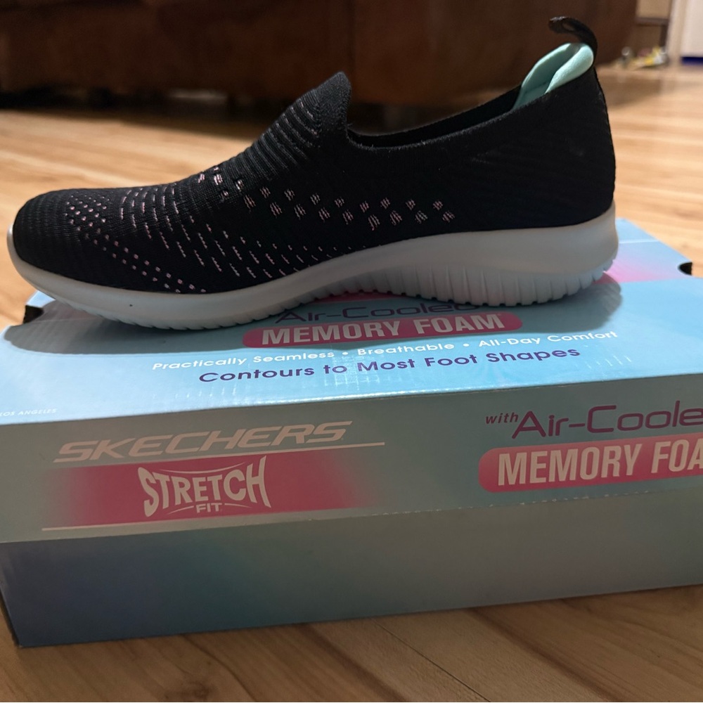 Skechers Women's Black and Pink Slip-On Sneakers
